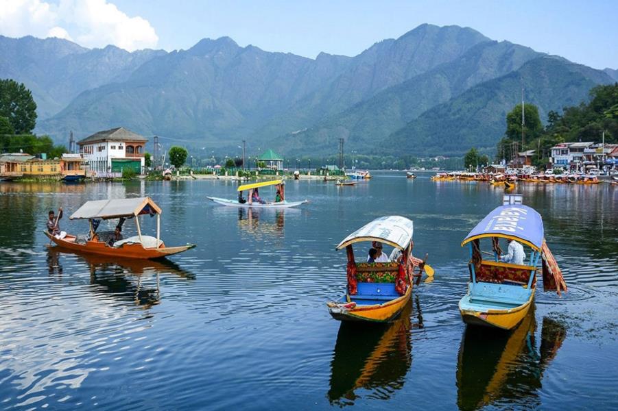 1 N Houseboat-01  N Gulmarag-01 N Phalagam-01N Srinagar 4N5D